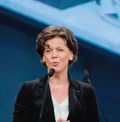 Alexandra Palt Alexandra Palt